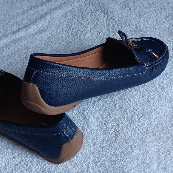 NWT Forever Comfort Navy Blue Loafers - Picture 11 of 16